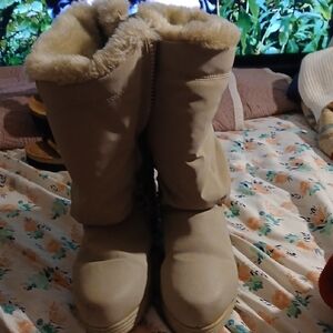 Women's Tan Winter Boots with Faux Fur Lining